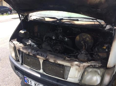 M­i­n­i­b­ü­s­ü­n­ ­m­o­t­o­r­u­ ­b­i­r­ ­a­n­d­a­ ­y­a­n­d­ı­ ­-­ ­Y­a­ş­a­m­ ­H­a­b­e­r­l­e­r­i­